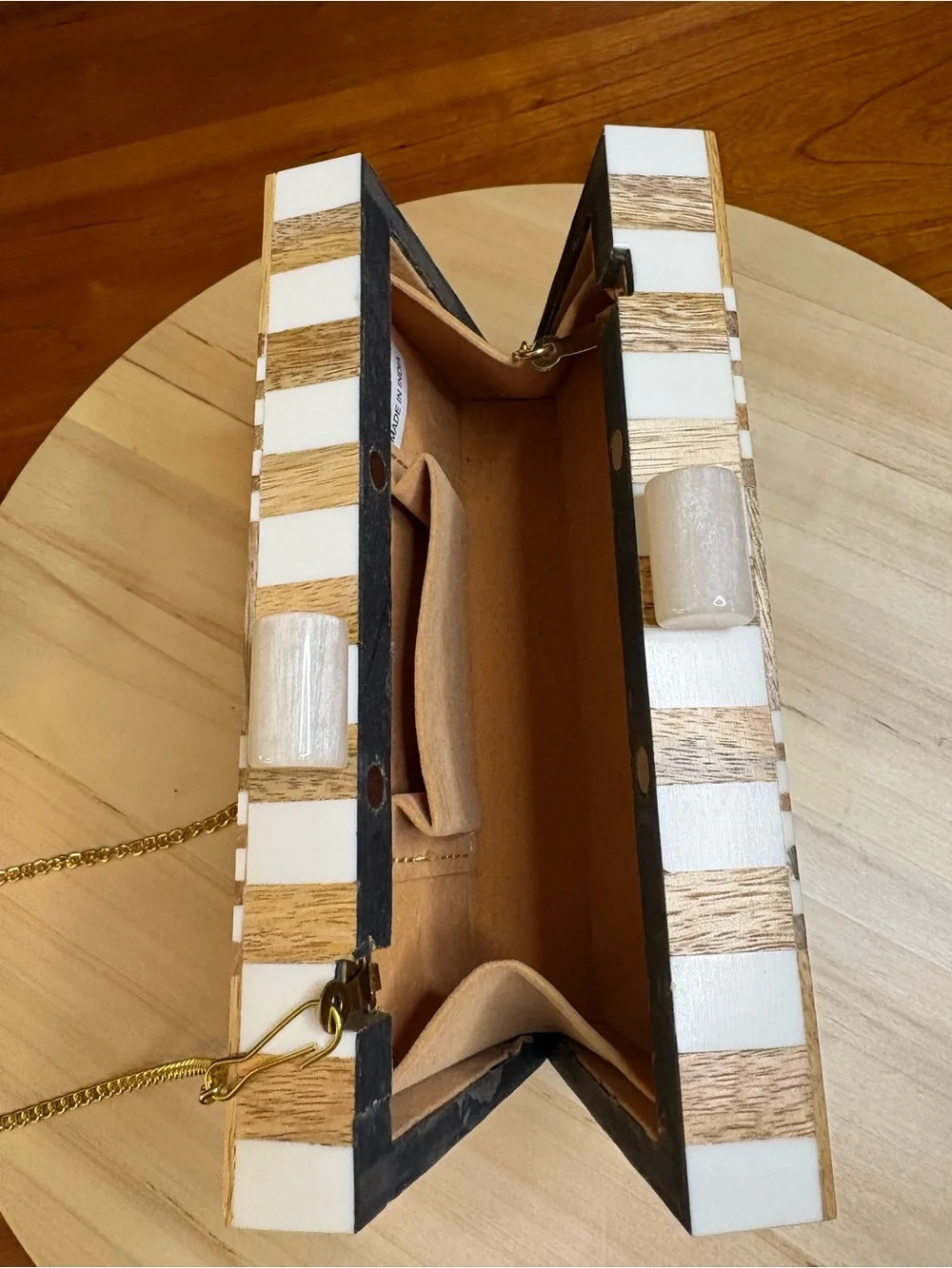 N/A strap detachable